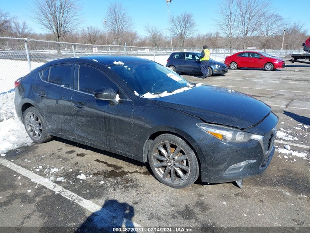 Продаж на аукціоні авто 2018 Mazda Mazda3 Touring, vin: 3MZBN1V32JM209156, номер лоту: 38720231