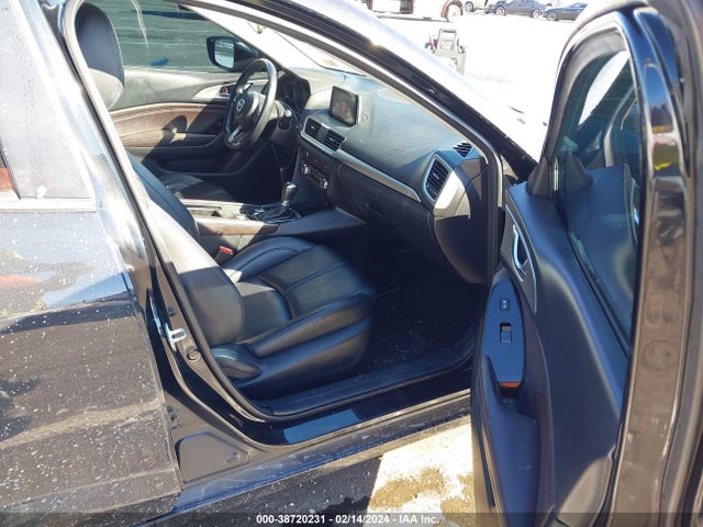 Продаж на аукціоні авто 2018 Mazda Mazda3 Touring, vin: 3MZBN1V32JM209156, номер лоту: 38720231