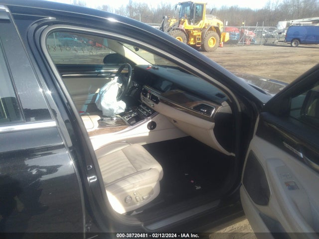 Genesis G90 3.3t Premium 2017 KMHG34JAXHU020826 Image 5