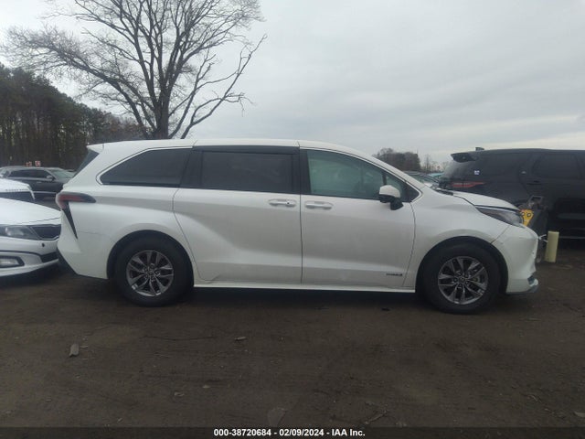 2021 TOYOTA SIENNA XLE VIN: 5TDYRKEC0MS011090