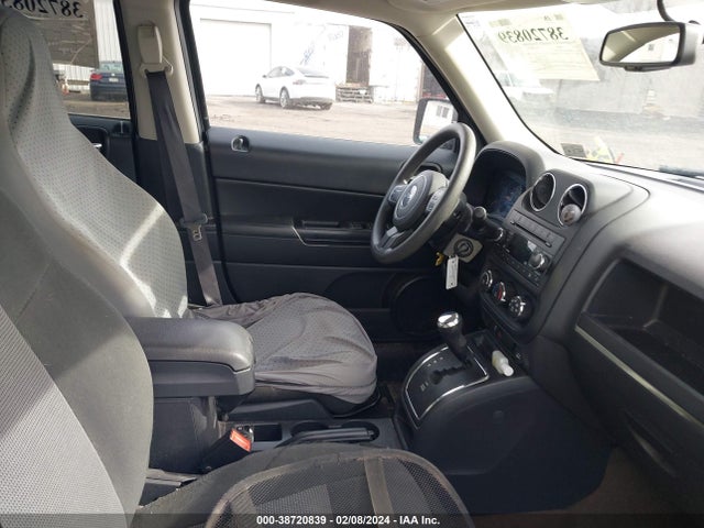 1C4NJRBBXHD105638 Jeep Patriot Sport 4x4