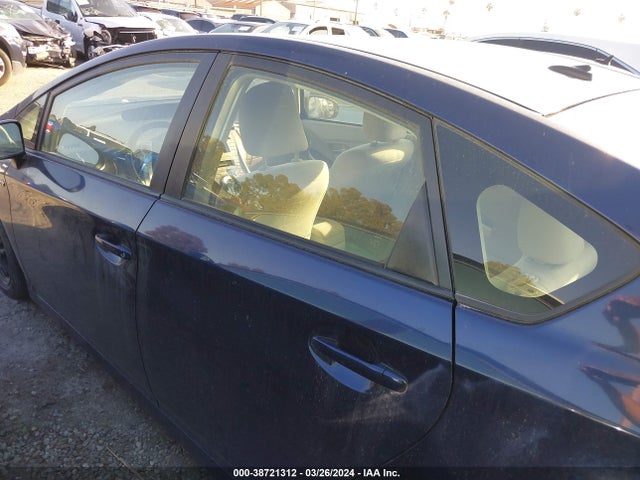 Toyota Prius Three 2015 JTDKN3DU1F0438429 Image 14