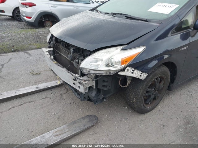 Toyota Prius Three 2015 JTDKN3DU1F0438429 Image 17