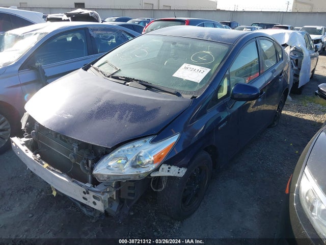 Toyota Prius Three 2015 JTDKN3DU1F0438429 Image 2