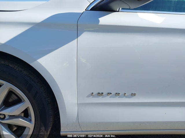 Chevrolet IMPALA 1LT 2018 2G1105S38J9165951 Image 22