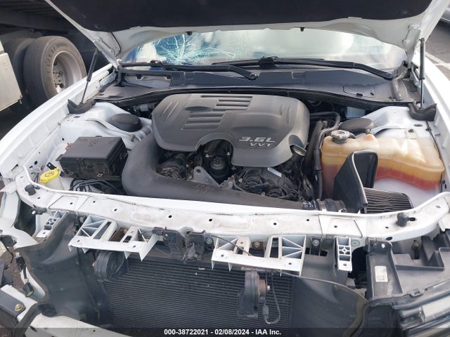 2C3CDXBGXJH185146 Dodge Charger Sxt Rwd