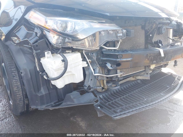 Toyota COROLLA LE 2018 2T1BURHE8JC985592 Image 18