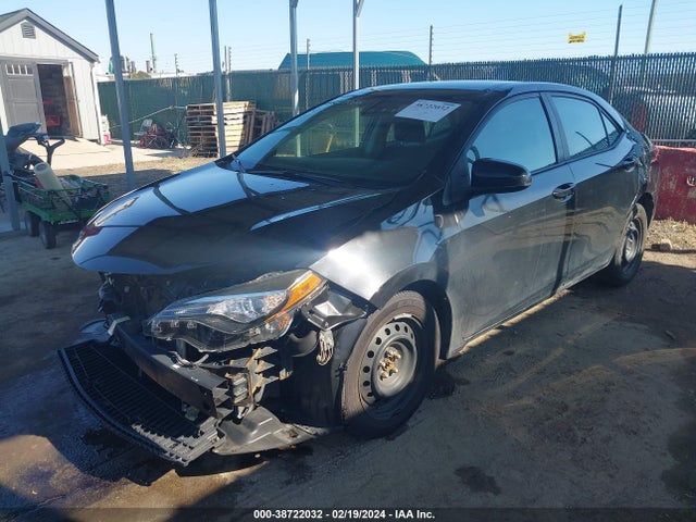 Toyota COROLLA LE 2018 2T1BURHE8JC985592 Image 2