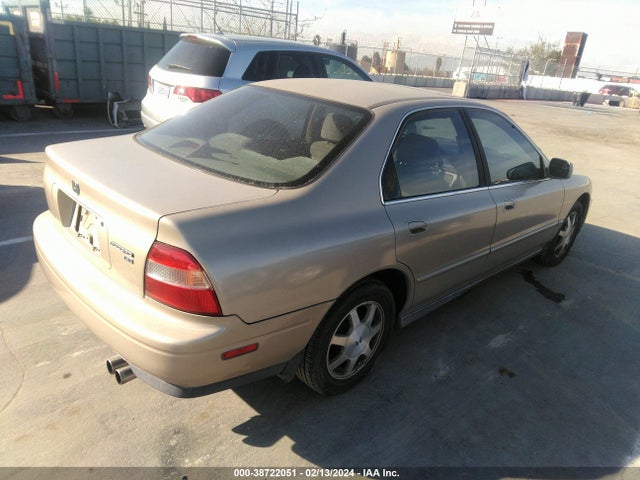 1995 HONDA ACCORD EX VIN: 1HGCD5651SA097693