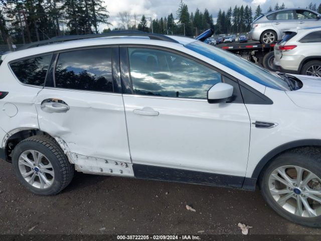 1FMCU9GD7JUB17353 Ford ESCAPE SE