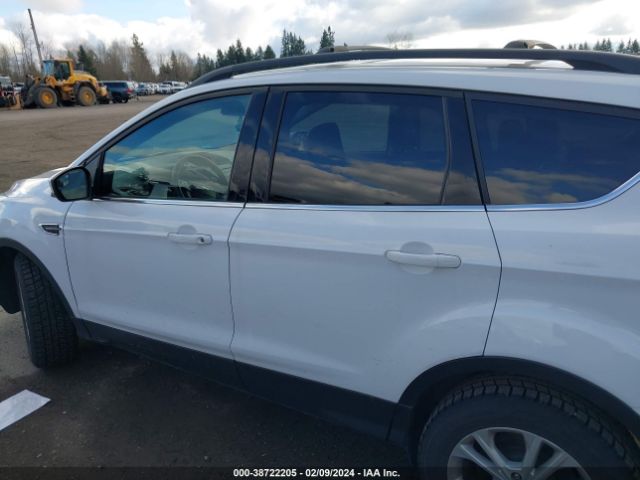 1FMCU9GD7JUB17353 Ford ESCAPE SE