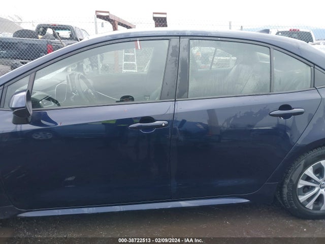 Toyota Corolla Hybrid Le 2022 JTDEAMDE8NJ047696 Image 31