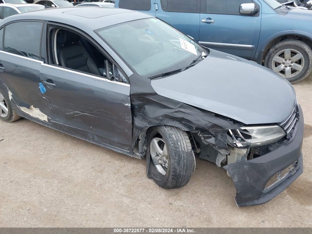 3VWLA7AJ8FM285043 Volkswagen Jetta 2.0l Tdi Se