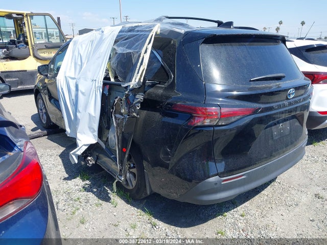 2021 TOYOTA SIENNA XLE VIN: 5TDJRKEC8MS013350