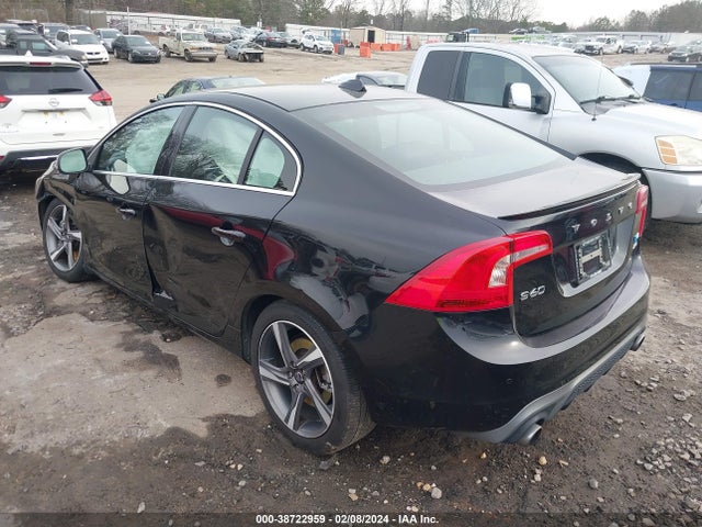 YV1902TSXF1335327 Volvo S60 T6 R-design Platinum