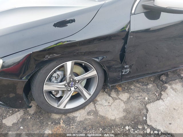 YV1902TSXF1335327 Volvo S60 T6 R-design Platinum
