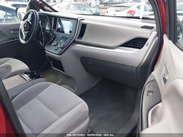 Toyota Sienna Le 8 Passenger 2017 5TDKZ3DC5HS877385 Image 5