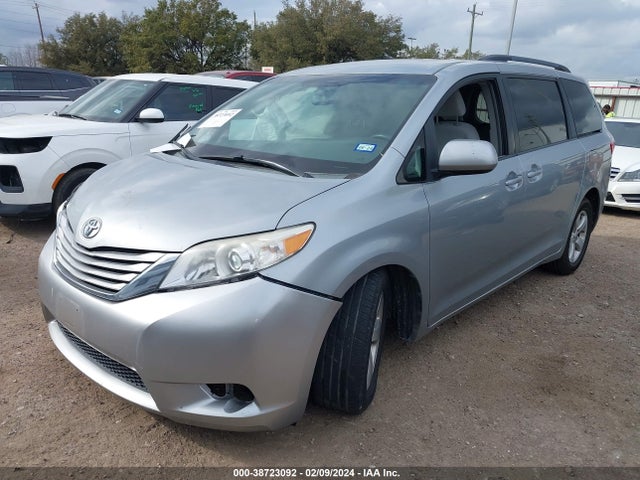 Toyota Sienna Le 8 Passenger 2015 5TDKK3DC2FS613462 Image 2