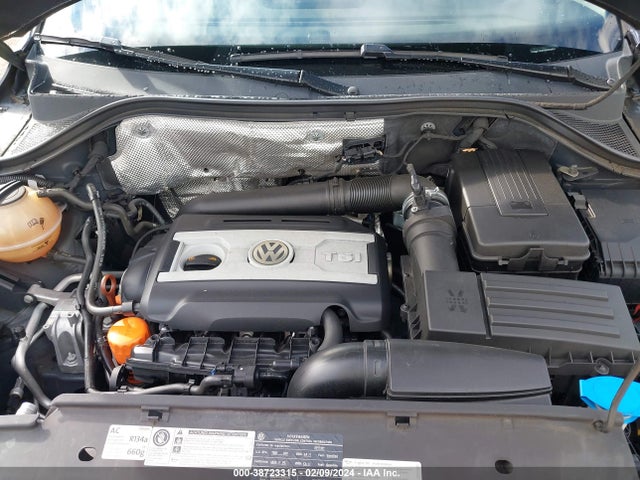 2011 VOLKSWAGEN TIGUAN SE VIN: WVGAV7AX7BW556957