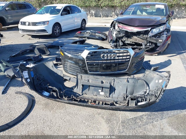 WA1GCCFS1HR000929 Audi Q3 2.0t Premium