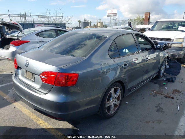 3VW2K7AJ5EM228306 Volkswagen Jetta 2.0l S