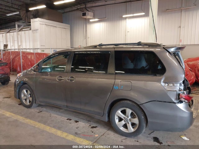 Toyota Sienna Le 8 Passenger 2019 5TDKZ3DC3KS008002 Image 14