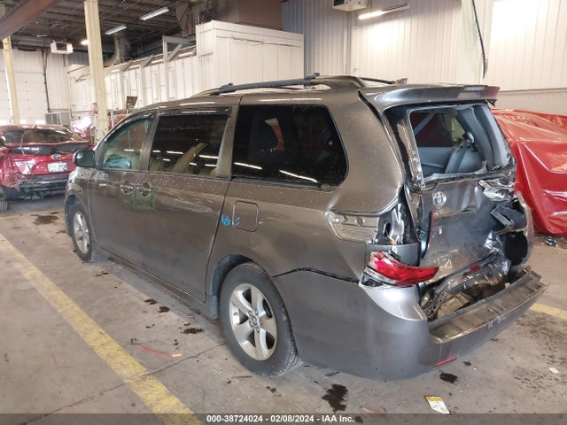 Toyota Sienna Le 8 Passenger 2019 5TDKZ3DC3KS008002 Image 3