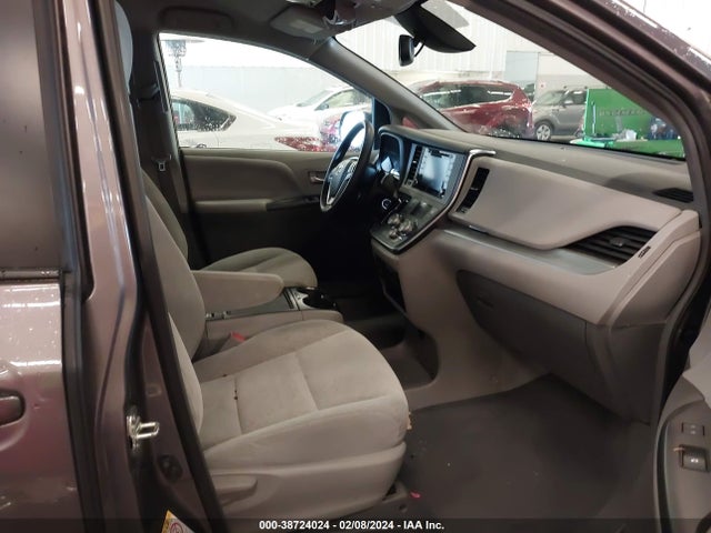 Toyota Sienna Le 8 Passenger 2019 5TDKZ3DC3KS008002 Image 5
