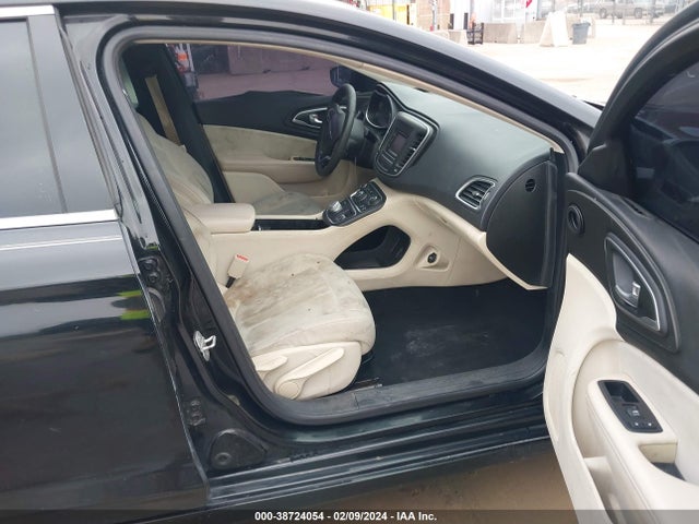 Chrysler 200 Limited 2015 1C3CCCABXFN535729 Image 5