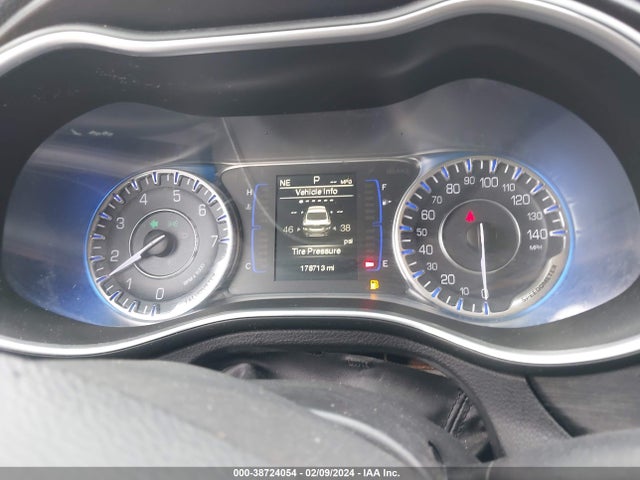 Chrysler 200 Limited 2015 1C3CCCABXFN535729 Image 7