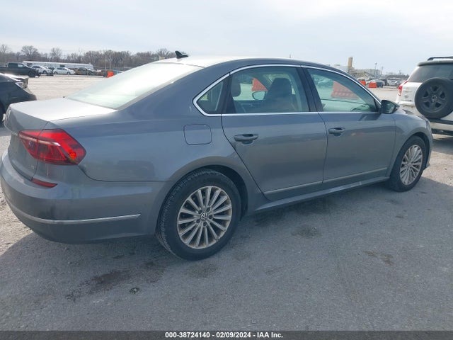 2017 Volkswagen Passat 1.8t Se მანქანა იყიდება აუქციონზე, vin: 1VWBT7A32HC014135, აუქციონის ნომერი: 38724140