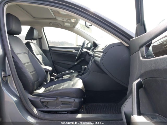 2017 Volkswagen Passat 1.8t Se მანქანა იყიდება აუქციონზე, vin: 1VWBT7A32HC014135, აუქციონის ნომერი: 38724140