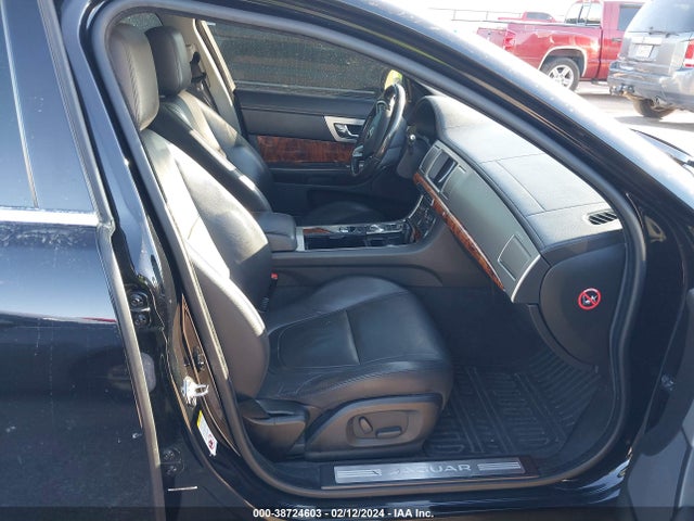 2015 JAGUAR XF SAJWA0FS7FPU57082 Photo 4