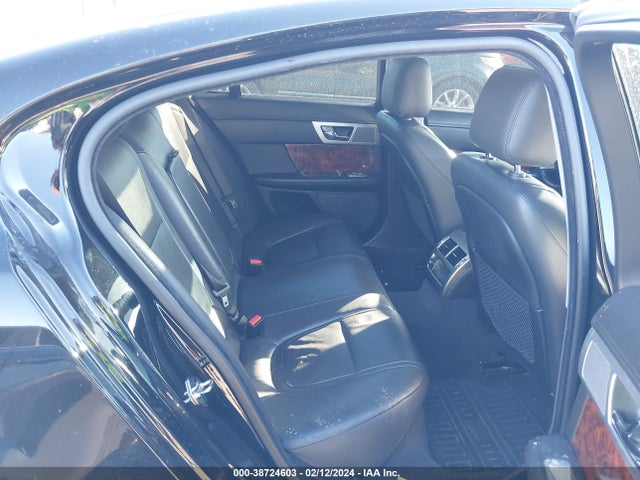 2015 JAGUAR XF SAJWA0FS7FPU57082 Photo 7
