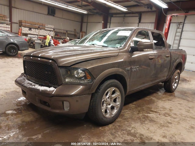 RAM 1500 Laramie  4x4 5'7 Box 2018 1C6RR7NT9JS153336 Image 2