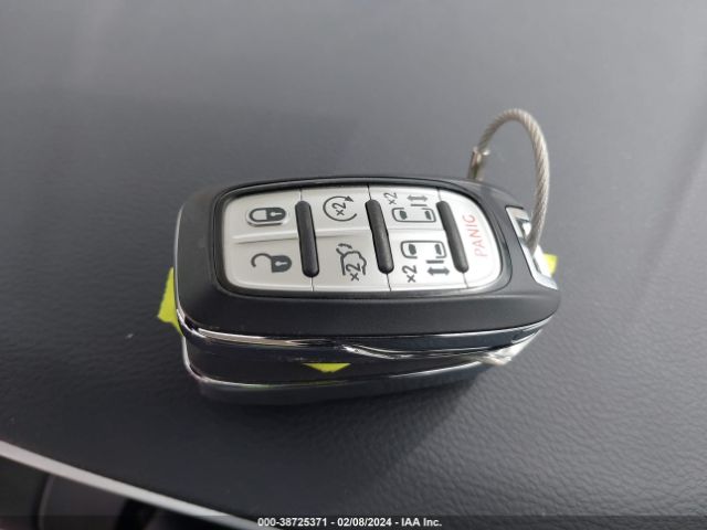 2C4RC1CG9PR610959 Chrysler Voyager Lx