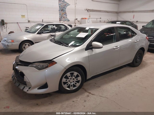 Toyota COROLLA LE 2017 5YFBURHE3HP571615 Image 2
