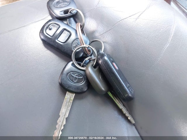 2001 TOYOTA CAMRY XLE VIN: 4T1BF28K51U970389