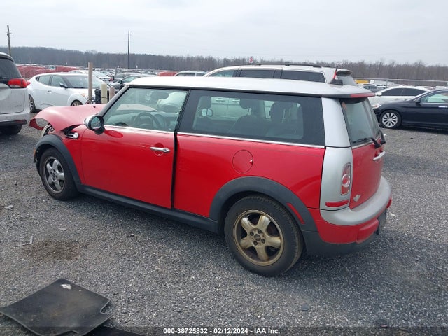 2011 MINI COOPER CLUBMAN WMWZF3C54BT187725 Photo 2
