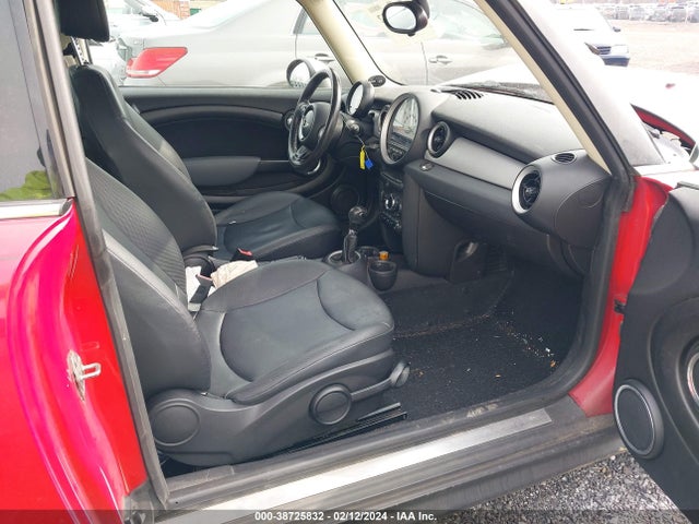2011 MINI COOPER CLUBMAN WMWZF3C54BT187725 Photo 4