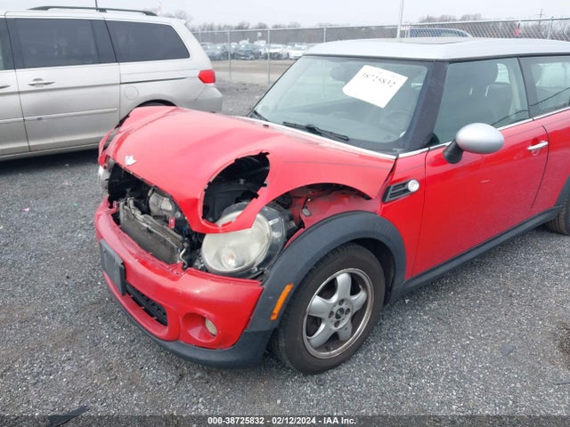 2011 MINI COOPER CLUBMAN WMWZF3C54BT187725 Photo 5