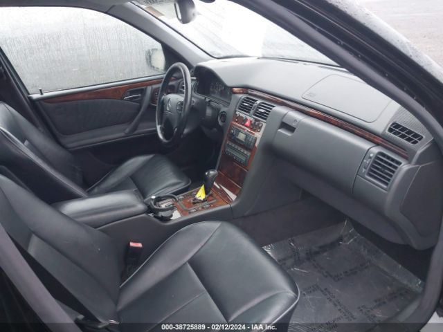 2002 MERCEDES-BENZ E-CLASS WDBJF83J22X062790 Photo 4