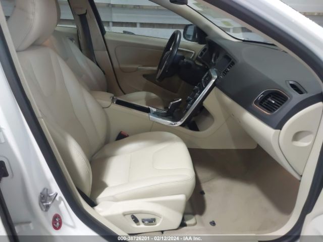 YV126MFB9F2316267 Volvo S60 T5 Premier