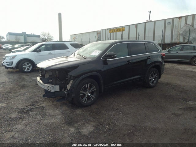 Toyota Highlander Le 2018 5TDBZRFH3JS904858 Image 2