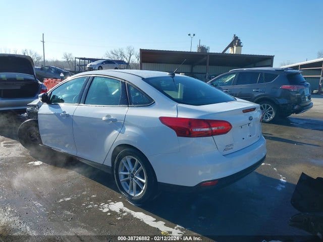 Ford FOCUS SE 2016 1FADP3F20GL322031 Image 3