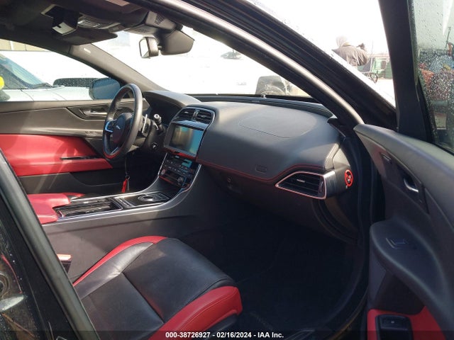 2018 JAGUAR XE SAJAG4FV9JCP17864 Photo 4