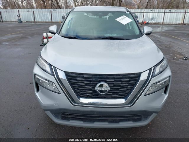 5N1BT3BB3NC690828 Nissan Rogue Sv Intelligent Awd