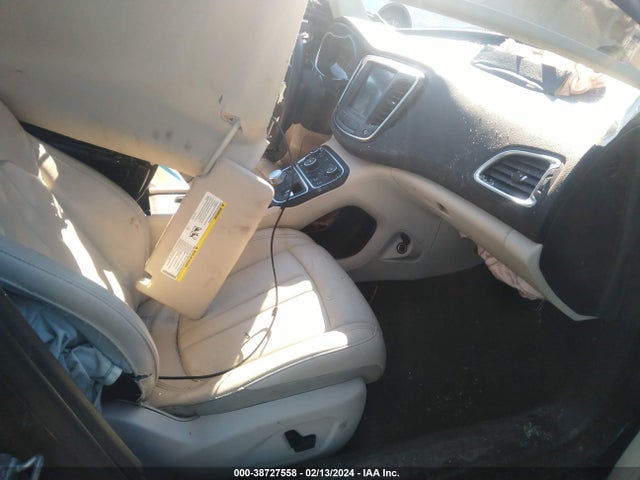 Chrysler 200 Limited Platinum 2017 1C3CCCAB5HN504570 Image 5