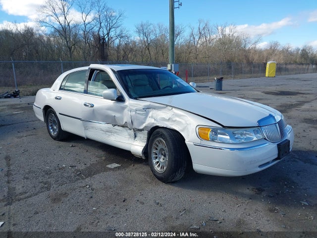 1999 LINCOLN TOWN CAR CARTIER VIN: 1LNHM83W3XY632343