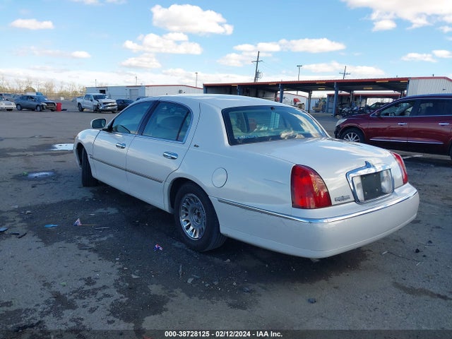 1999 LINCOLN TOWN CAR CARTIER VIN: 1LNHM83W3XY632343